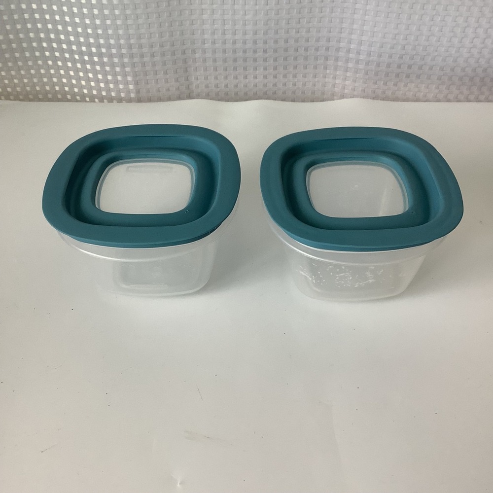 2 Rubbermaid Premier‎ Square Food Storage Container 2 Cups 7J5734 w/ Blue Lid
